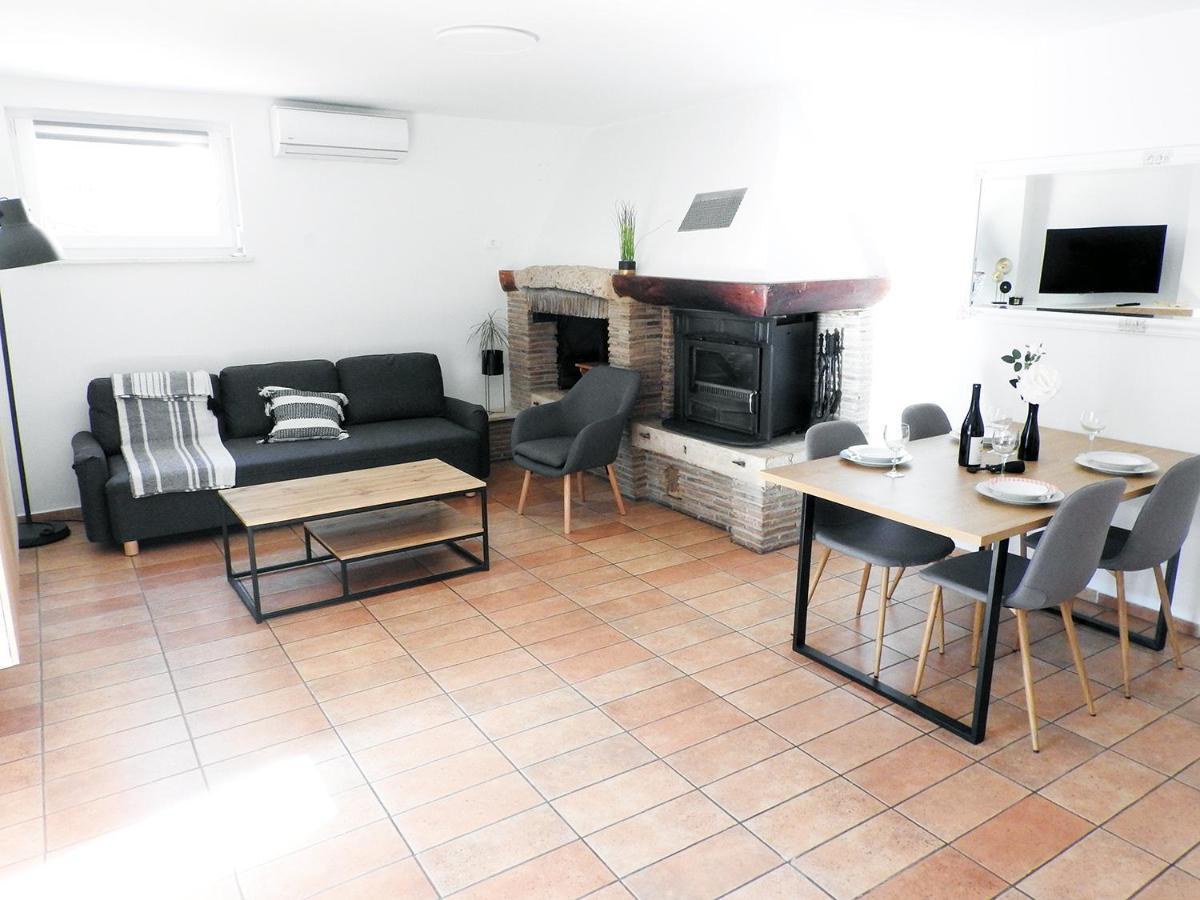 Apartment Lu, Stinjan - Pula Luaran gambar