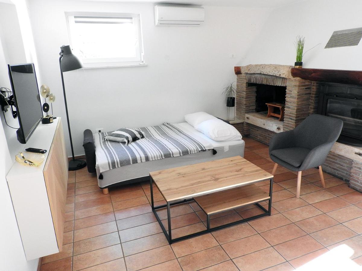 Apartment Lu, Stinjan - Pula Luaran gambar
